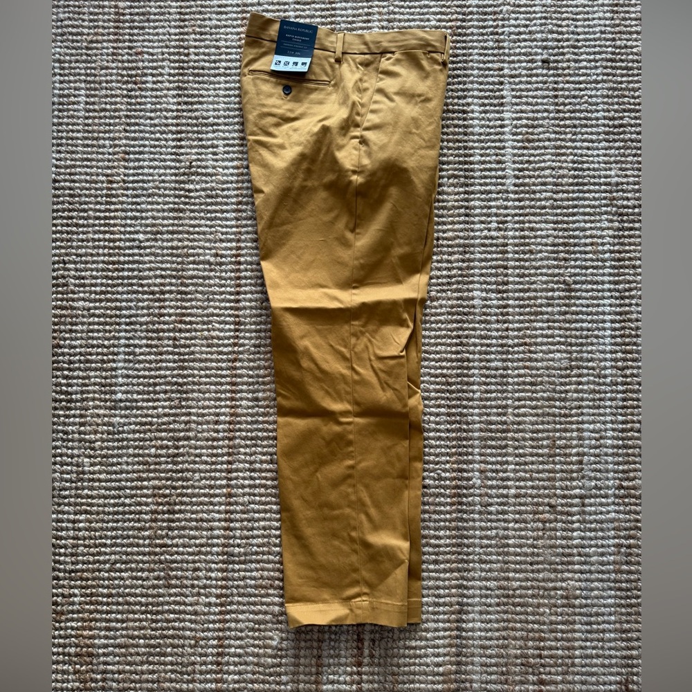 Banana Republic Rapid Movement Chino Pants Emerson Straight Fit, 33W x 30L NWT!